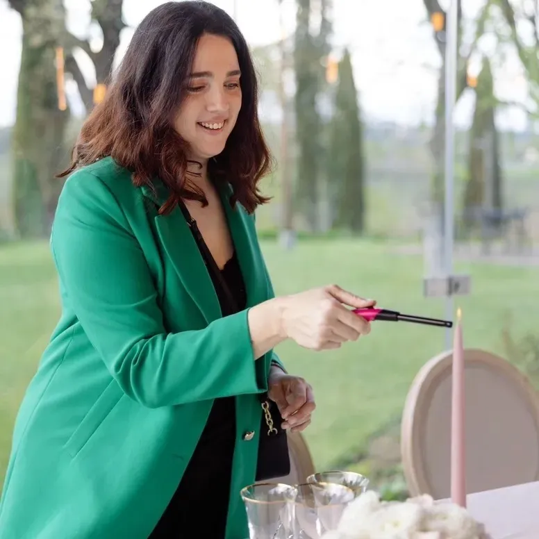 Roberta of Italian Knot, bilingual wedding planner, overseeing wedding details in an Italian garden setting.
